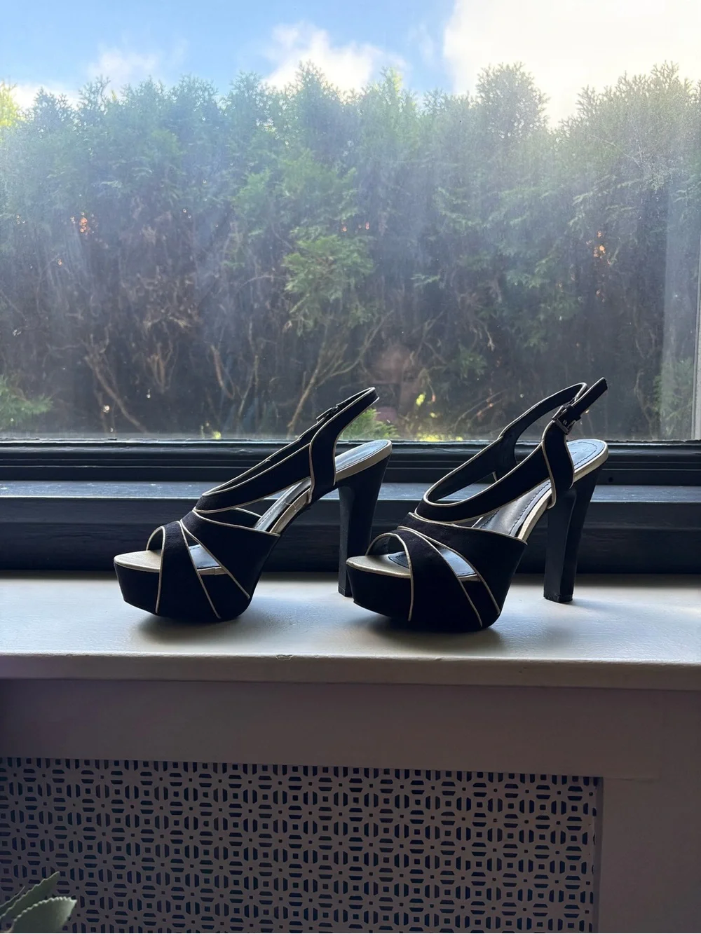 Black Platform Slingback Heels with Contrast Piping